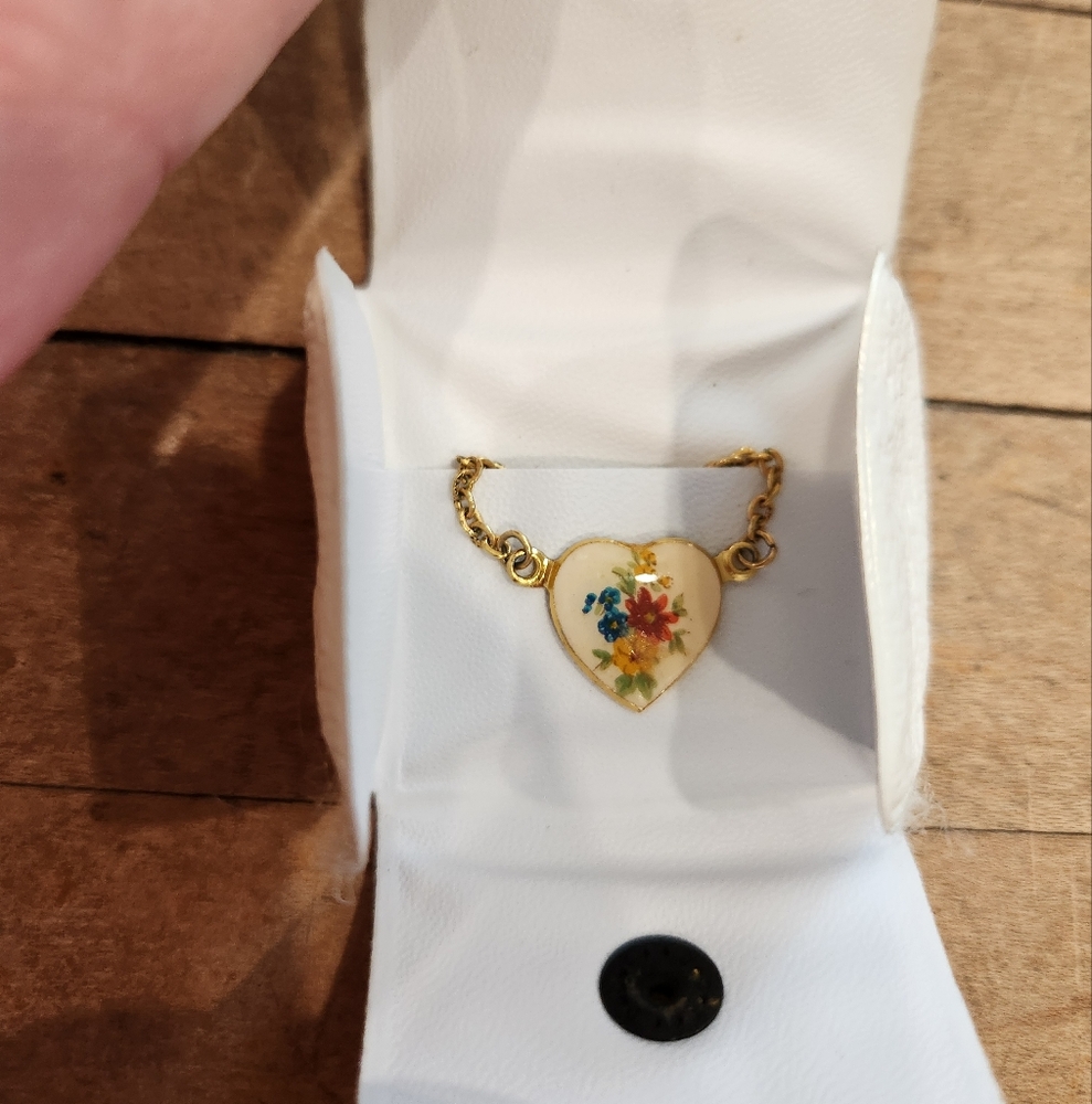 Vintage Heart Pendant Necklace